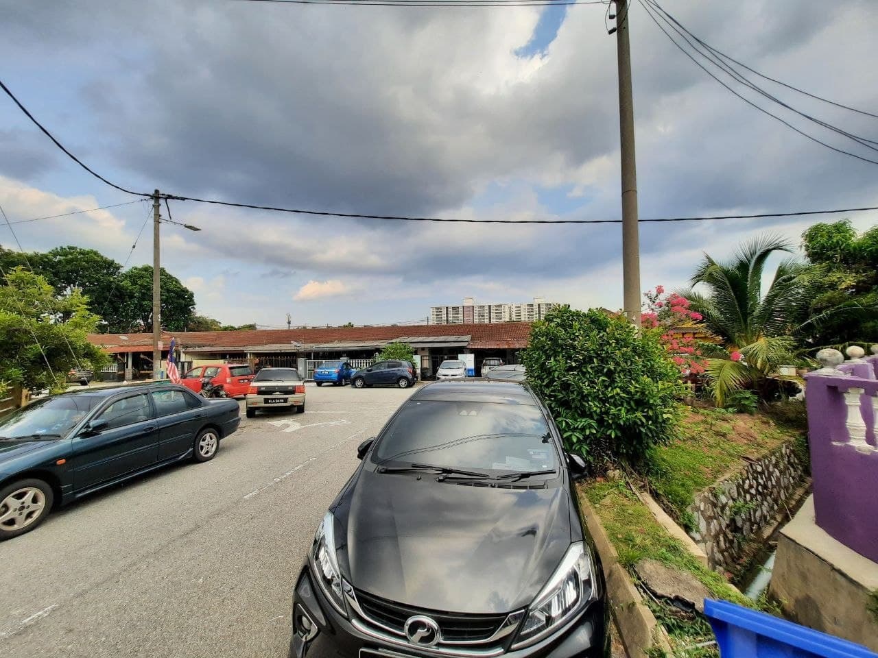 CORNER LOT SINGLE STOREY TERRACE AT SEKSYEN 20 - photo 2