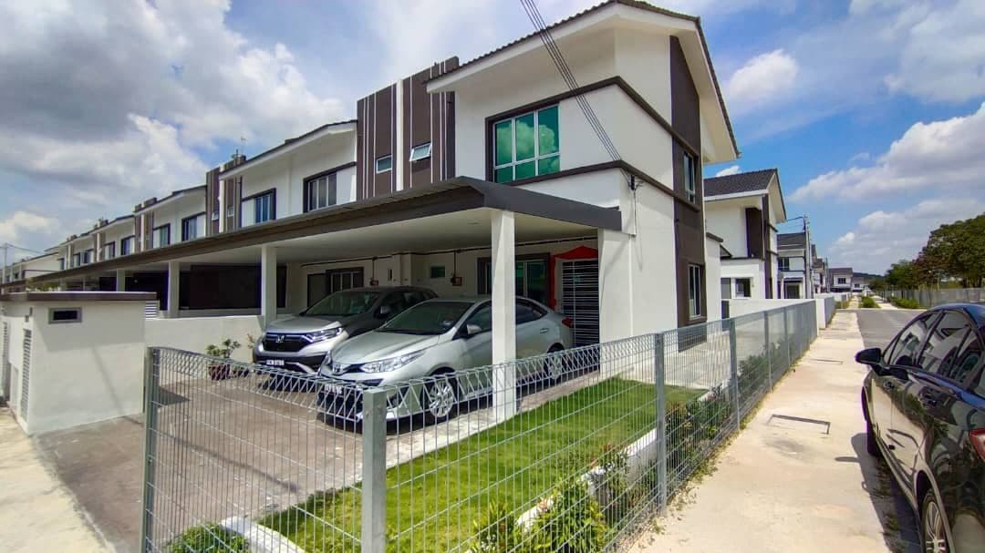 RENOVATED END LOT 2 STOREY IRAMA PERDANA - photo 2