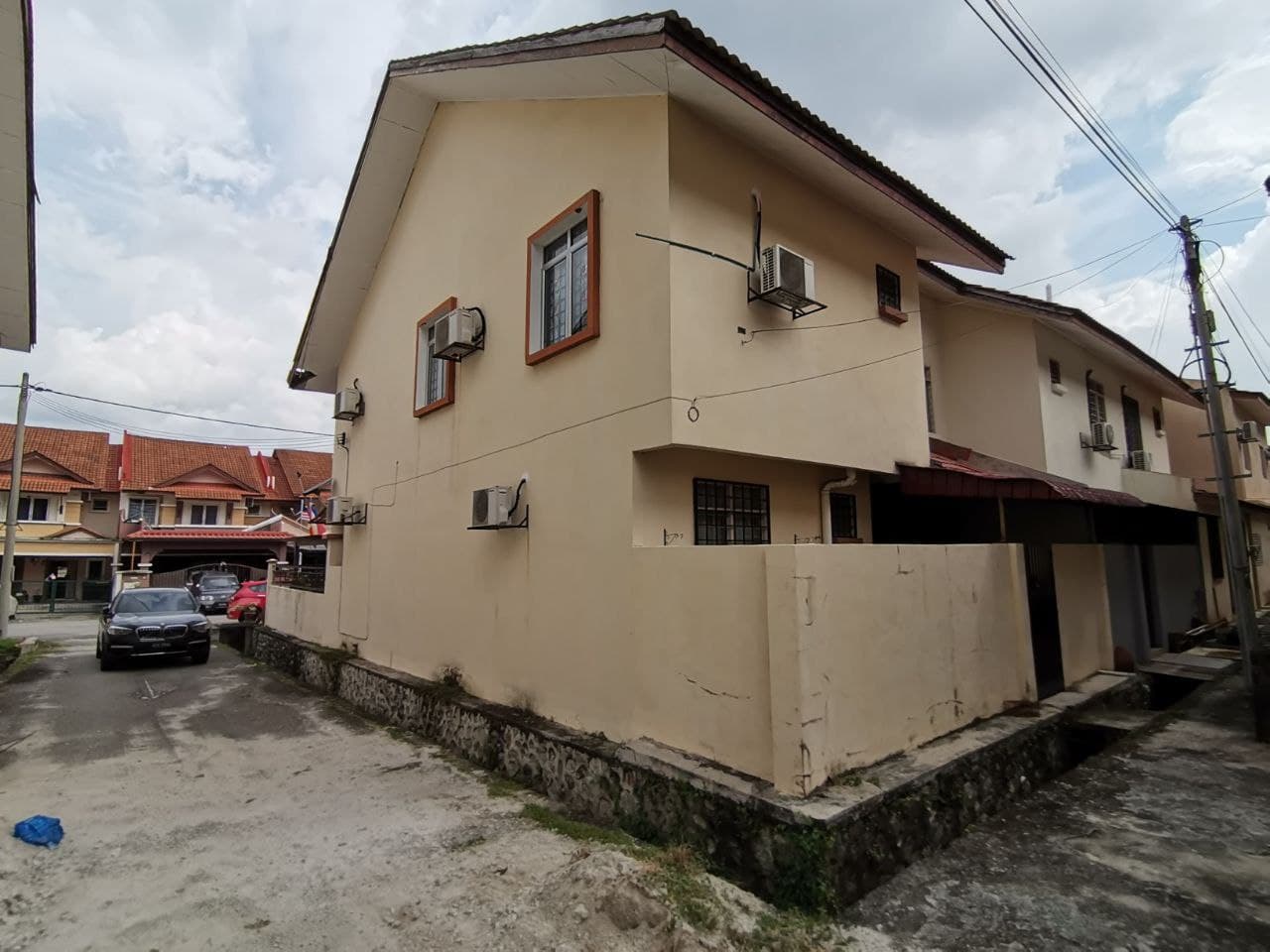 END LOT DOUBLE STOREY AZ-ZAHARAH, SEKSYEN 10 - photo 2