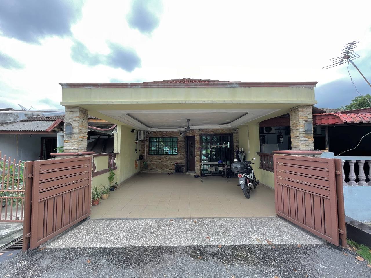 RENOVATED SINGLE STOREY SECTION 25 SHAH ALAM