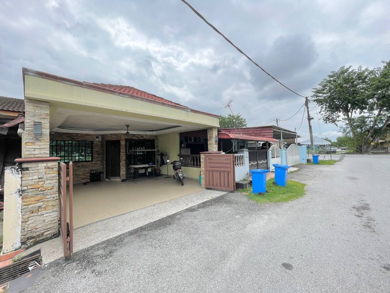 RENOVATED SINGLE STOREY SECTION 25 SHAH ALAM - photo 2