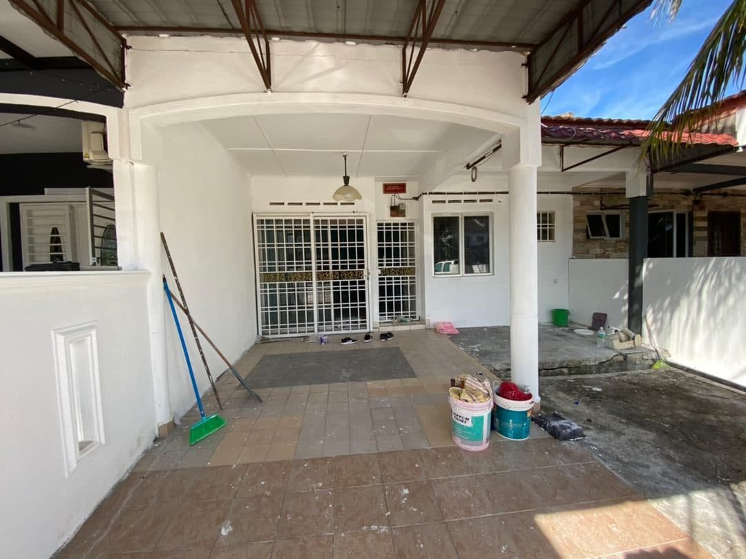 FULLY RENOVATED SINGLE STOREY BANDAR SERI EHSAN - photo 2