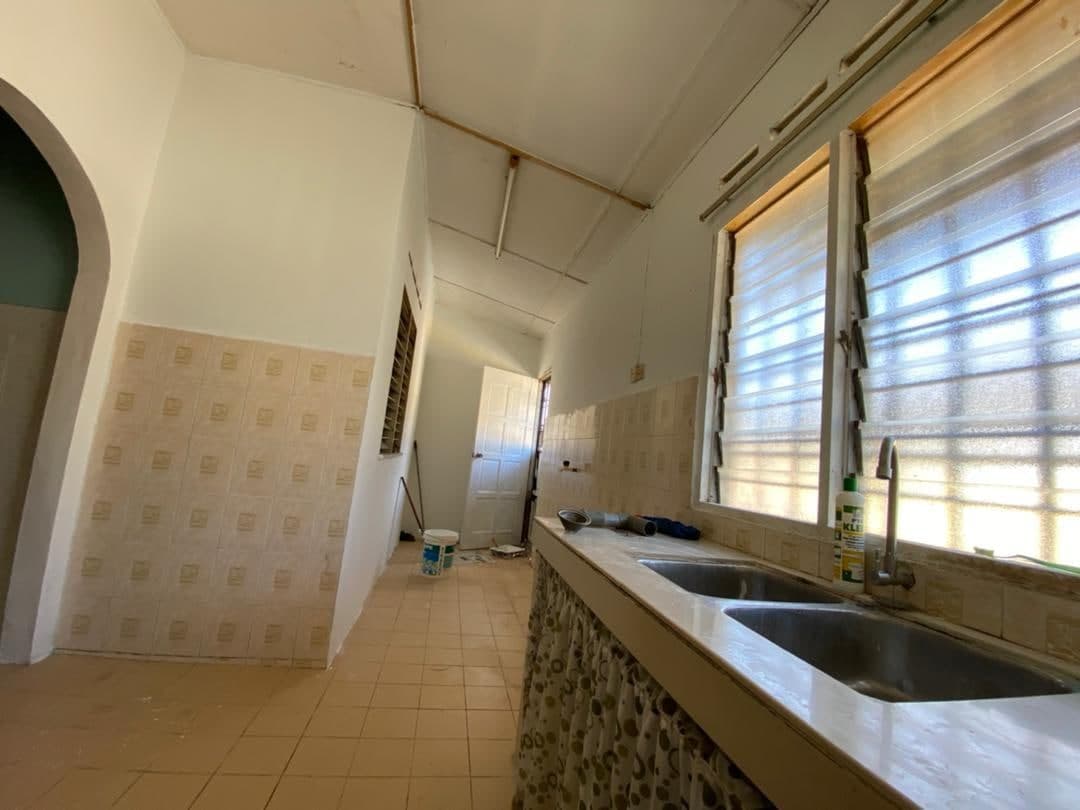 FULLY RENOVATED SINGLE STOREY BANDAR SERI EHSAN - photo 3