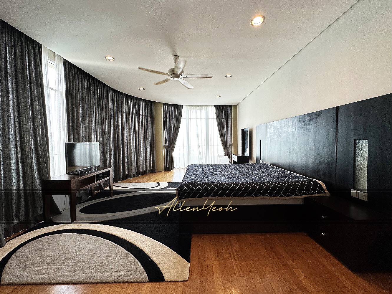 8 Gurney Condo, 5800sqft Fully Renovated, Paragon - photo 4