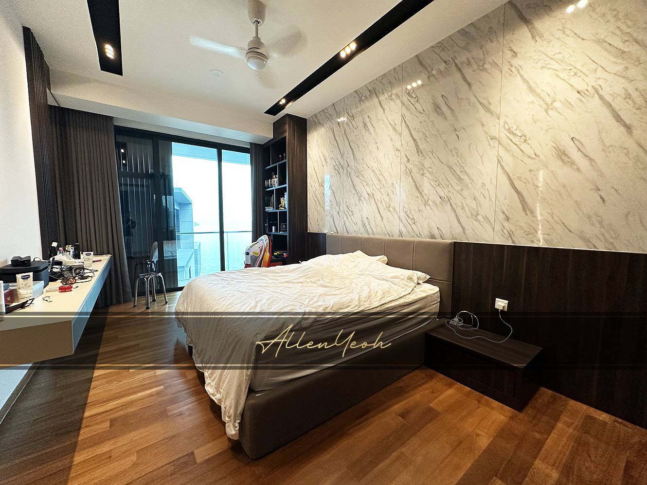 Rent The Light Collection 4, Rare in Market - photo 4