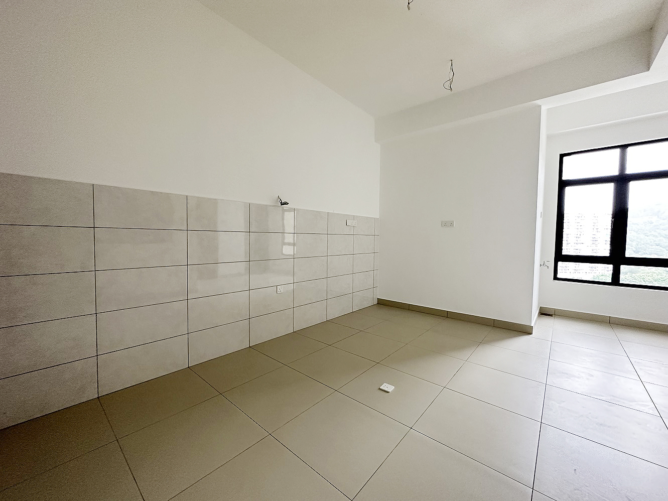 Valencia Residence 2110sqft - photo 2
