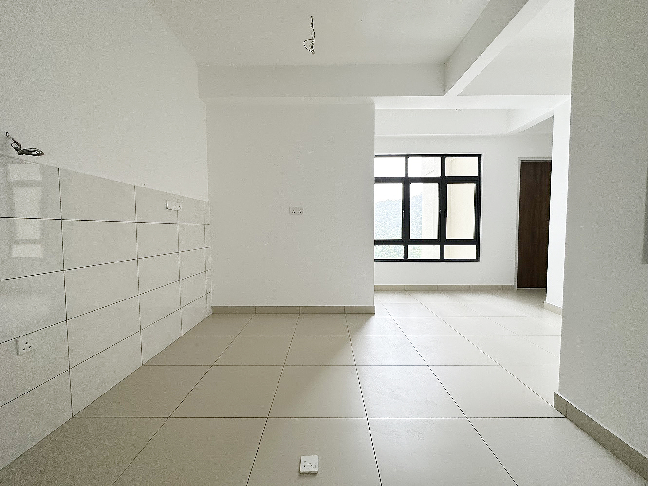 Valencia Residence 2110sqft - photo 3