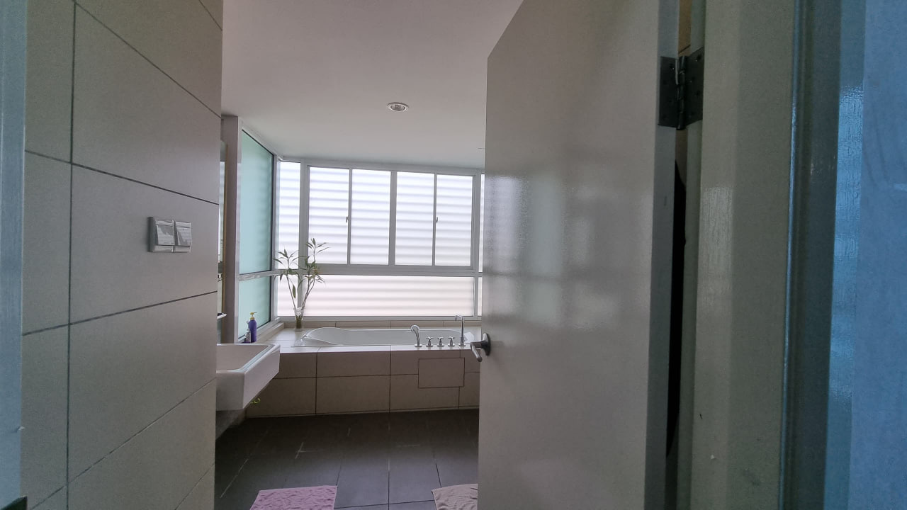 Platino Luxury Condo, 2467sqft Renovated B1 - photo 9
