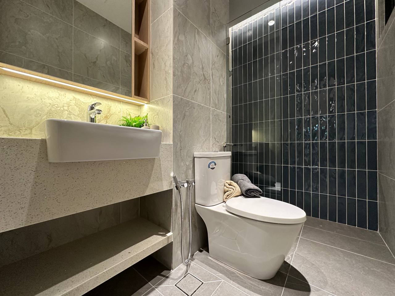 Queens Residence 3 950sqft Dual Key - photo 3