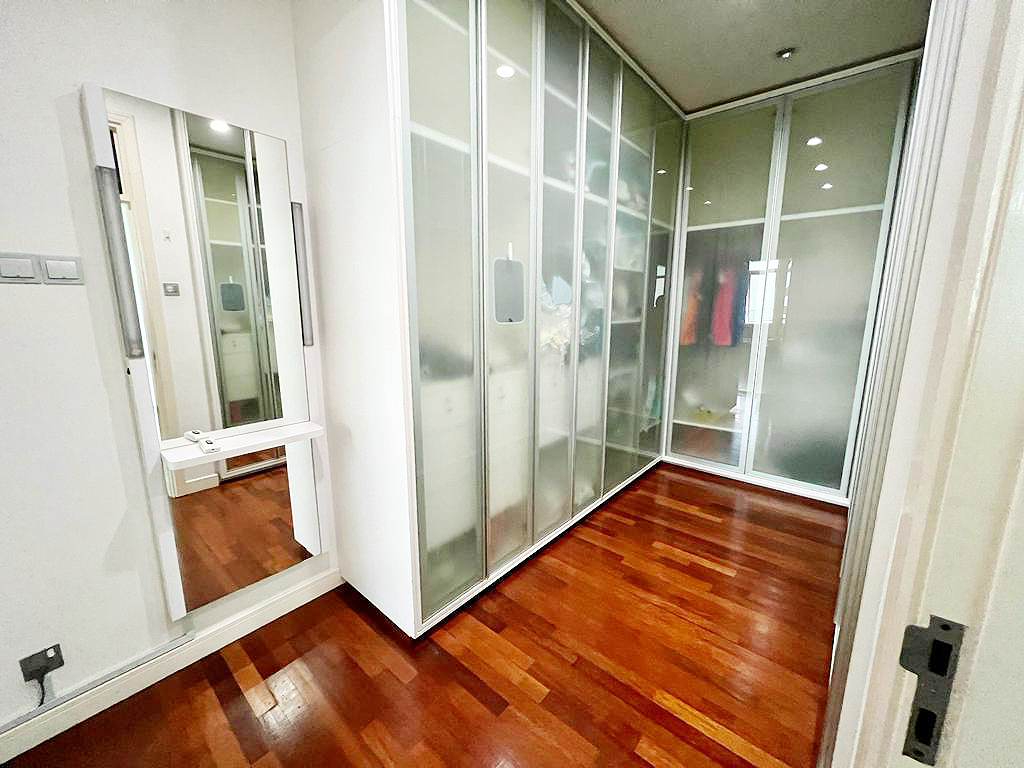 Mayfair Super Condo, 10th Flr 2 - photo 6