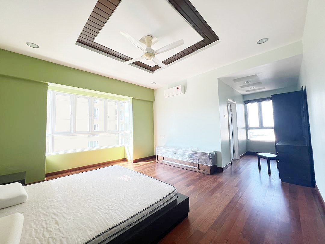 Platino Luxury Condo, 1819sqft Renovated - photo 3