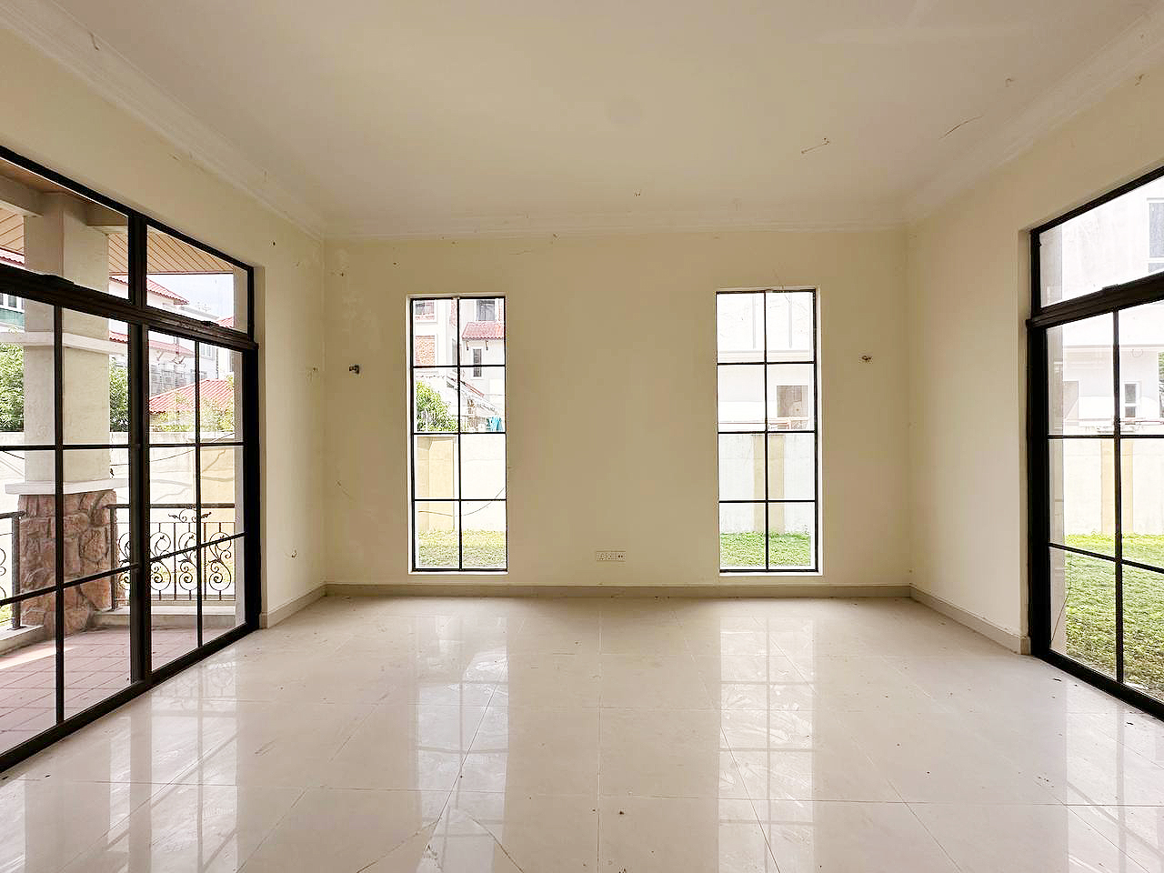 D Residence Bungalow Dr - photo 3