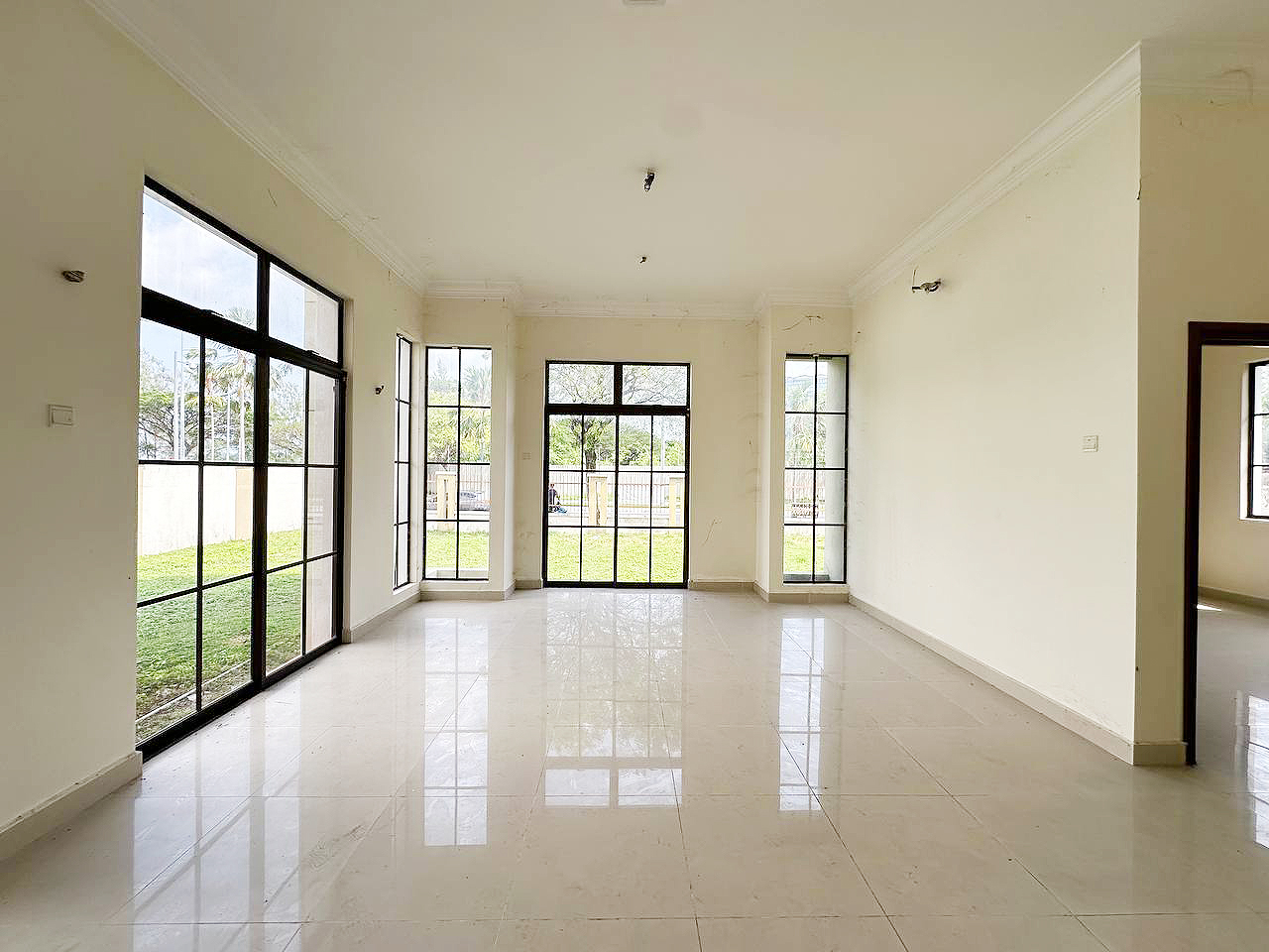 D Residence Bungalow Dr - photo 4