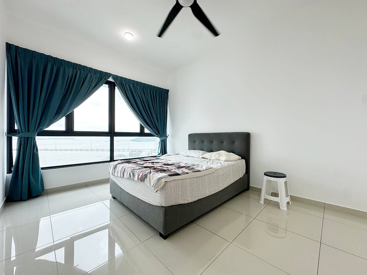 Waterside Residence, High Floor Bridge View - photo 4