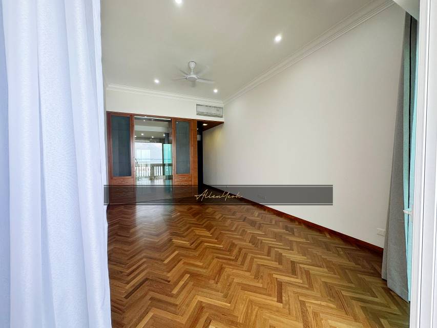 For Sale The Suites Waterside Top Floor Block 3A - photo 2