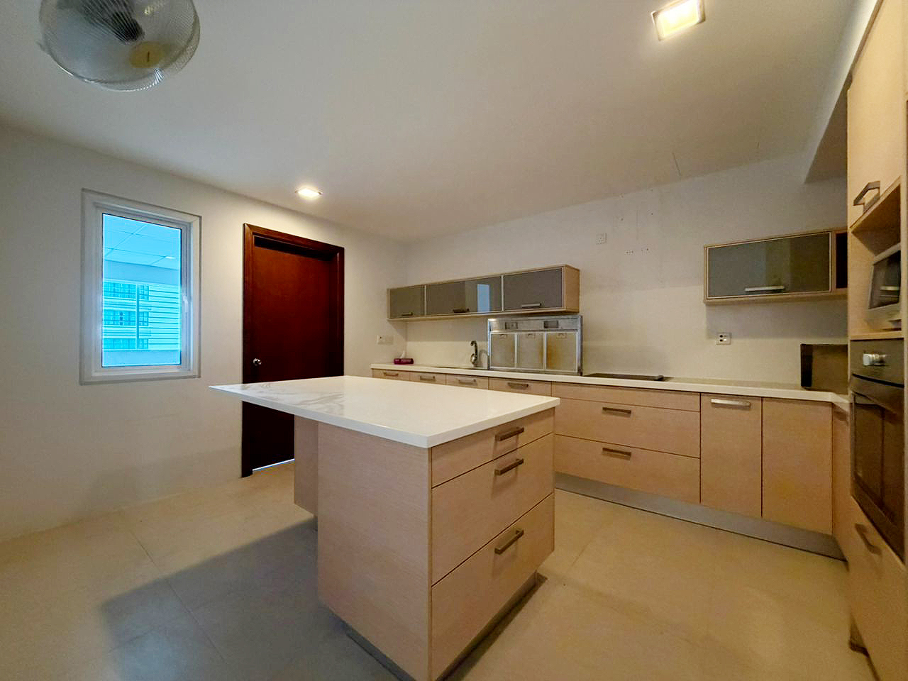 11 Gurney 3400sqft 3 Bedroom , Gurney Drive - photo 2