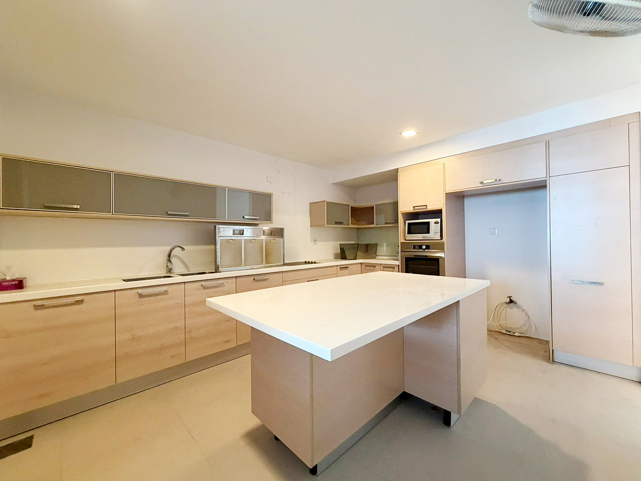 11 Gurney 3400sqft 3 Bedroom , Gurney Drive - photo 3