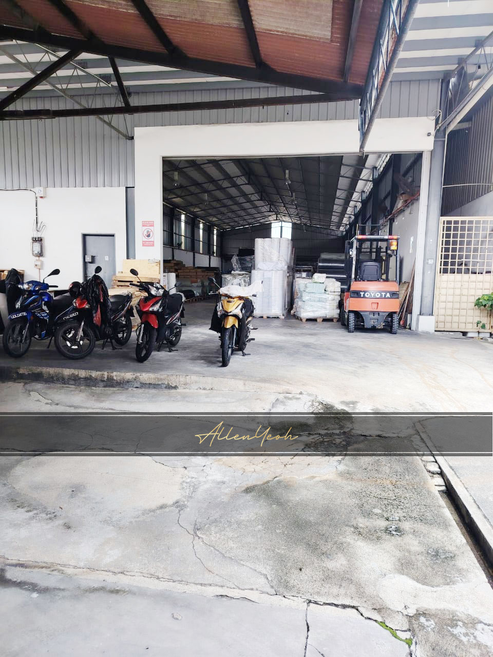 Batu Maung Main Road Warehouse 7200sqft - photo 3
