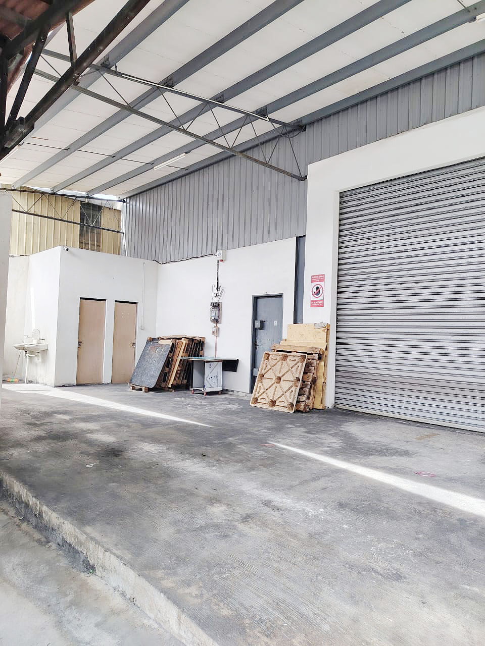 NWM Batu Maung Main Road Warehouse 7200sqft - photo 4