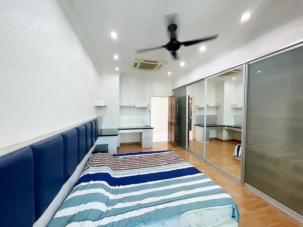 NWM Gurney Palace 4300sqft 4 Bedroom Furnished - photo 7