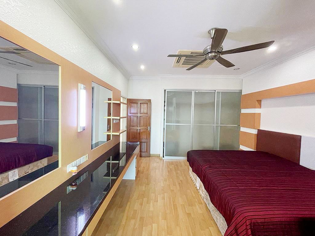 NWM Gurney Palace 4300sqft 4 Bedroom Furnished - photo 8