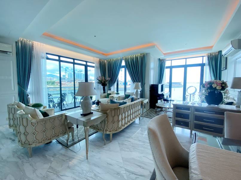 The Light Collection 2 2700sqft 4 Bedroom