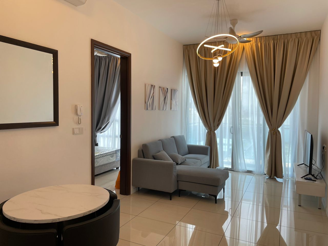 Queens Residence Q2 950sqft 2 Bedroom