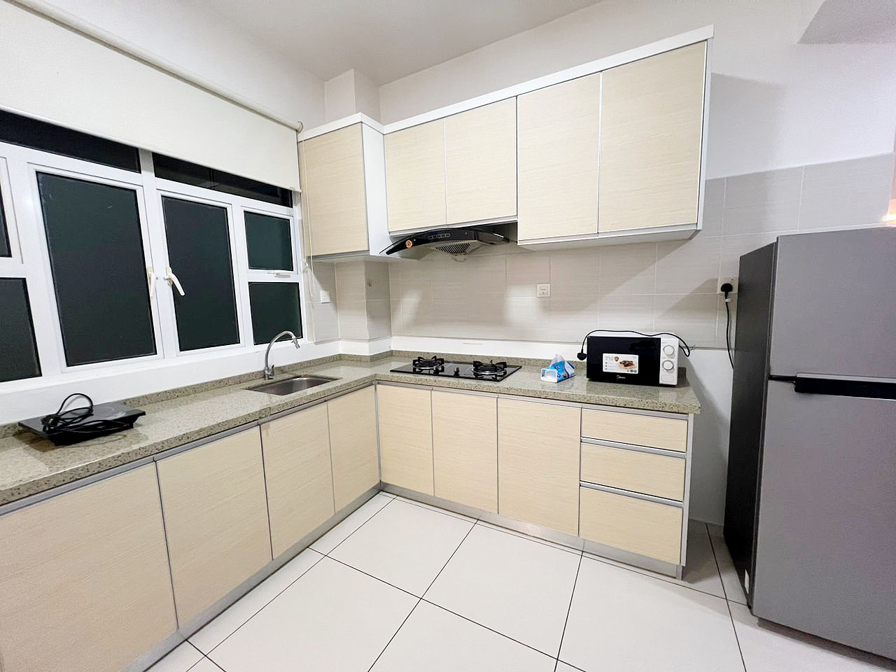 Summerton 1840sqft 3 Bedroom Furnished Unit - photo 3