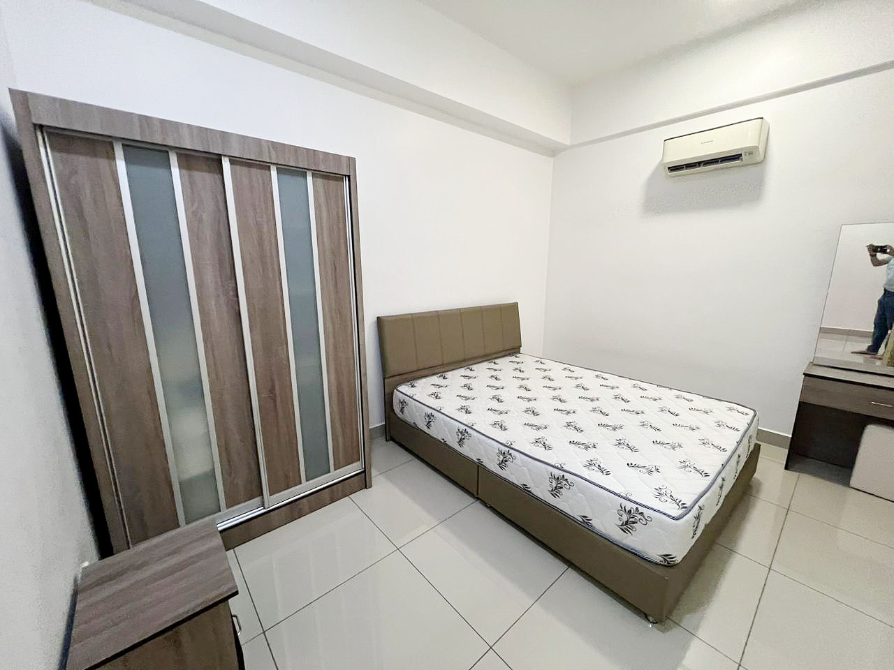 Summerton 1840sqft 3 Bedroom Furnished Unit - photo 8