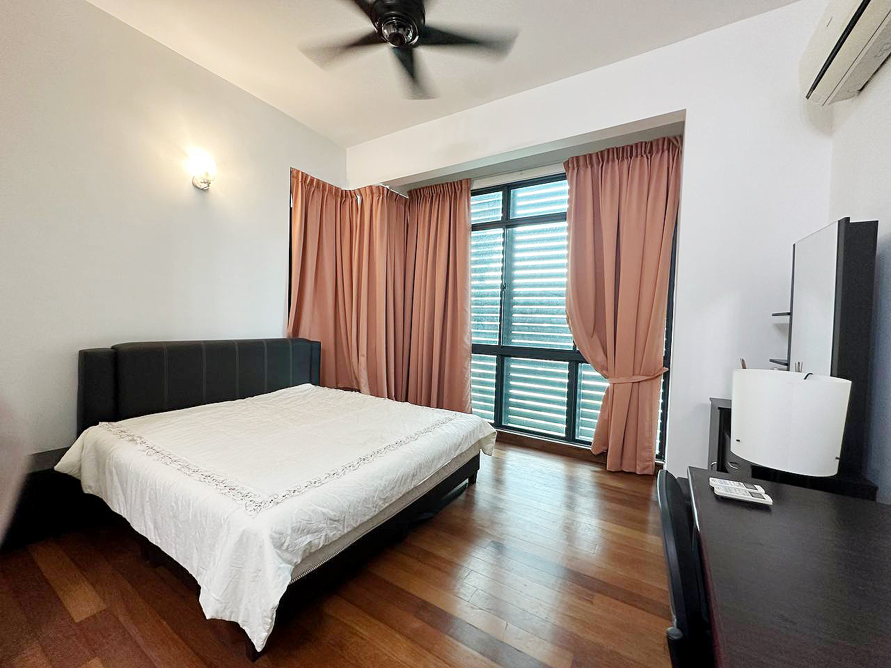 The Light Collection 2 - 1701sqft Furnished, Exclu - photo 4