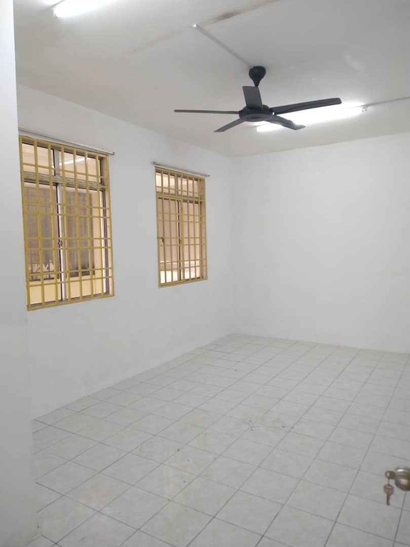 rent pv5 2 car park - photo 4
