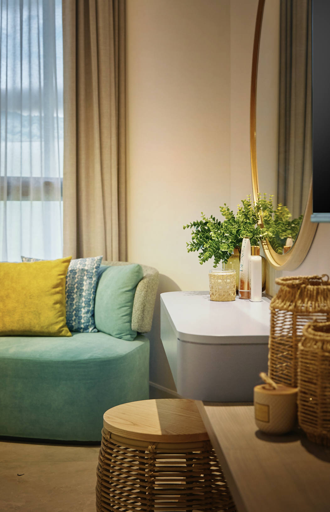 DIRECT ACCESS TO BEACH FREEHOLD SERVICED SUITES - photo 3