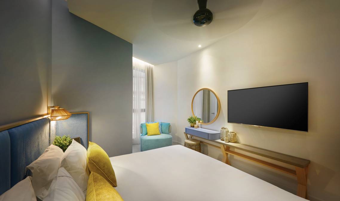 DIRECT ACCESS TO BEACH FREEHOLD SERVICED SUITES - photo 11