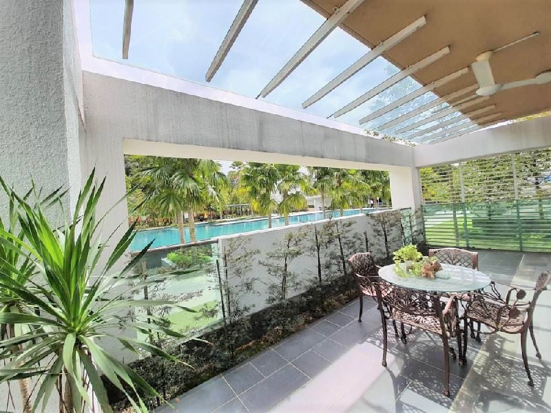 Surian Residences Mutiara Damansara Pool View Huge - photo 2