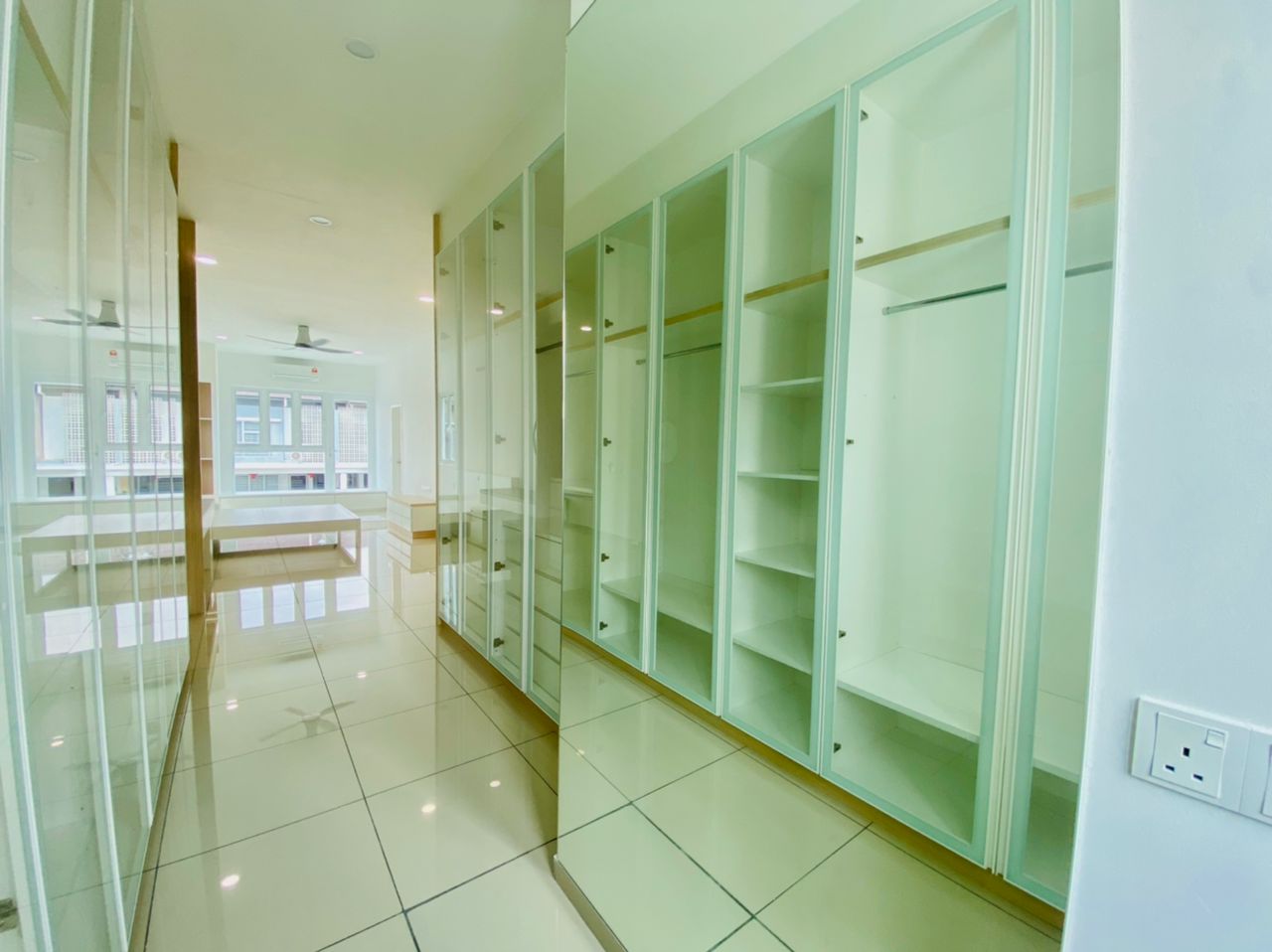 Bandar Rimbayu, Extended, Renovated, End Lot Unit - photo 4