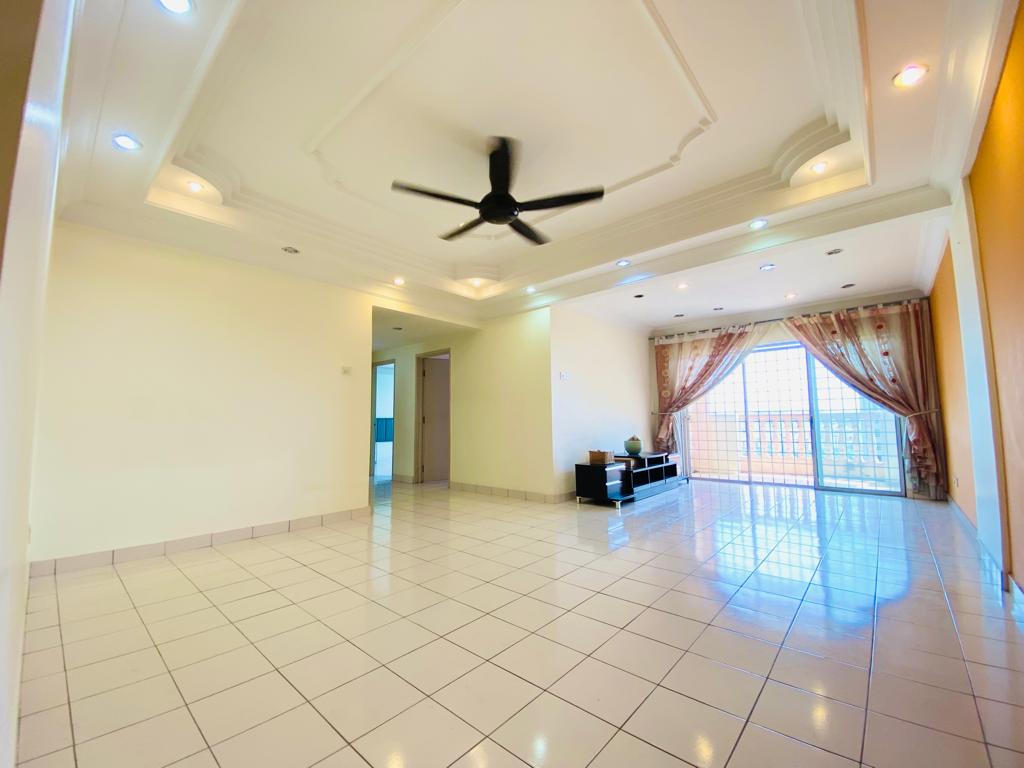 Sri Bayu Apartment, Corner, Renovated, Freehold - photo 2