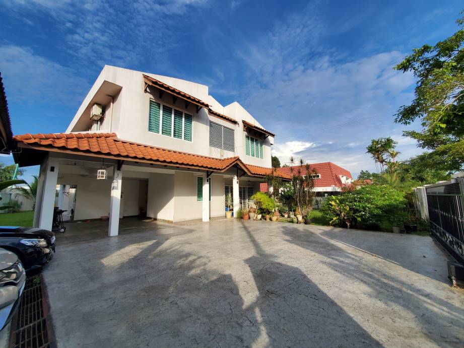 Double Storey Bungalow Section 12, Shah Alam - photo 2