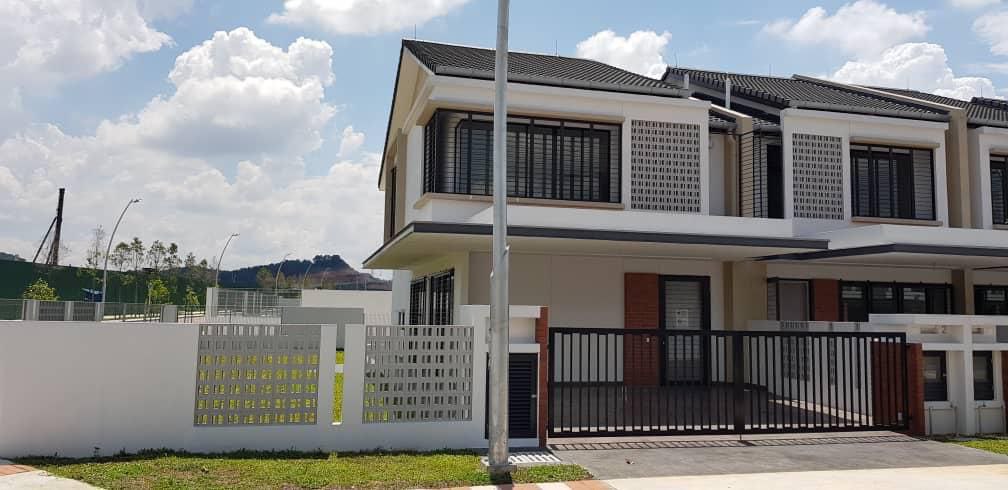 2 STOREY TERRACE HOUSE CORNER LOT IN ELMINA