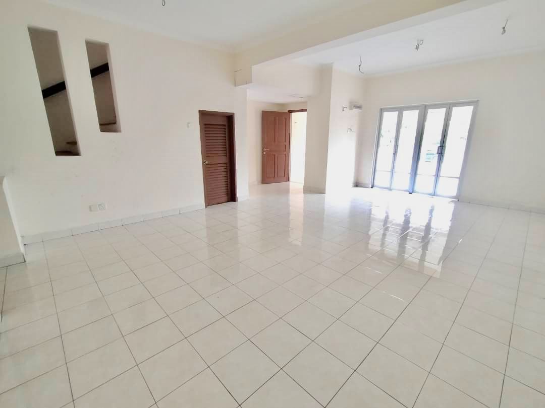 2 Storey, Jalan Nova Seksyen U5  69 Subang Bestari - photo 2