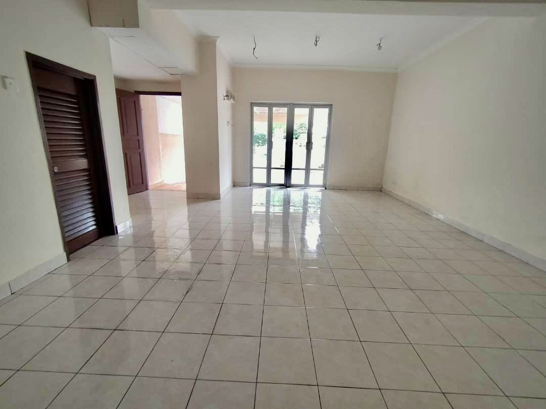2 Storey, Jalan Nova Seksyen U5  69 Subang Bestari - photo 4