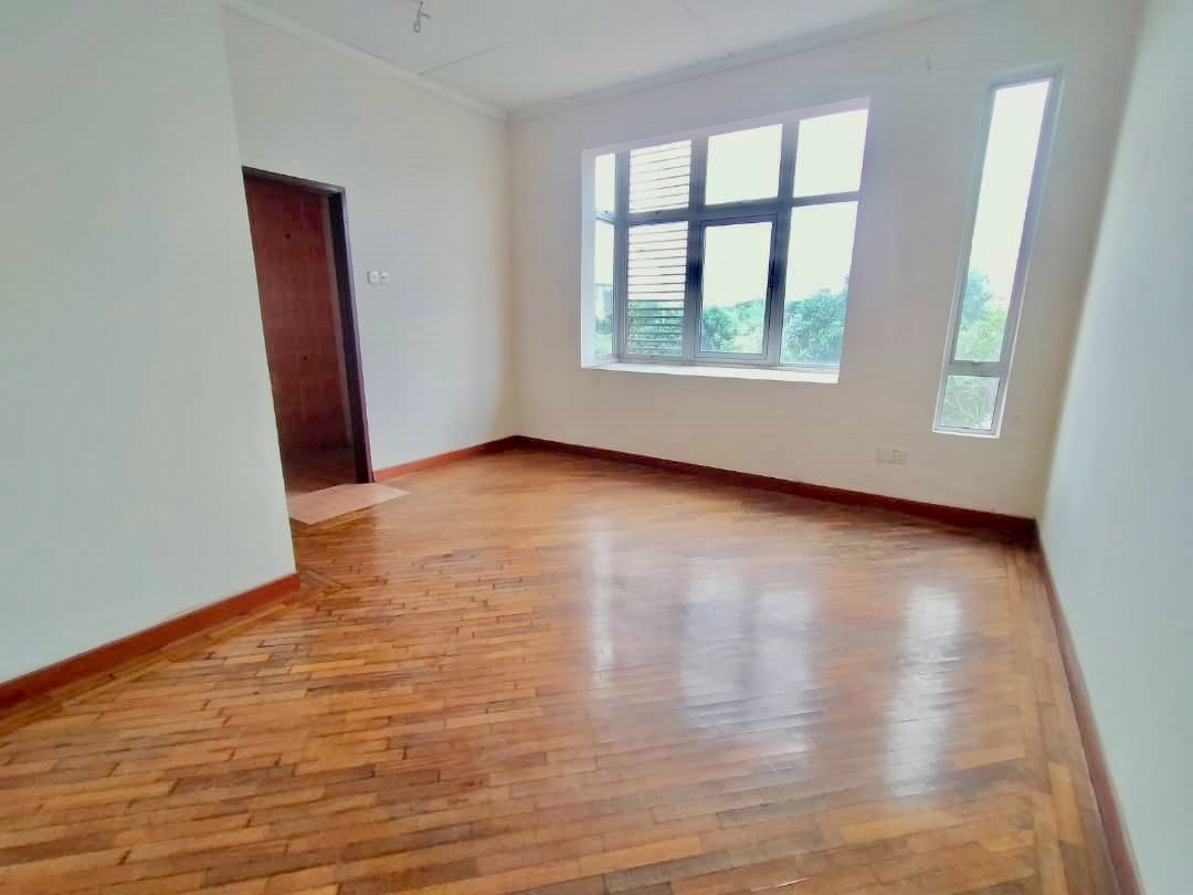 2 Storey, Jalan Nova Seksyen U5  69 Subang Bestari - photo 7
