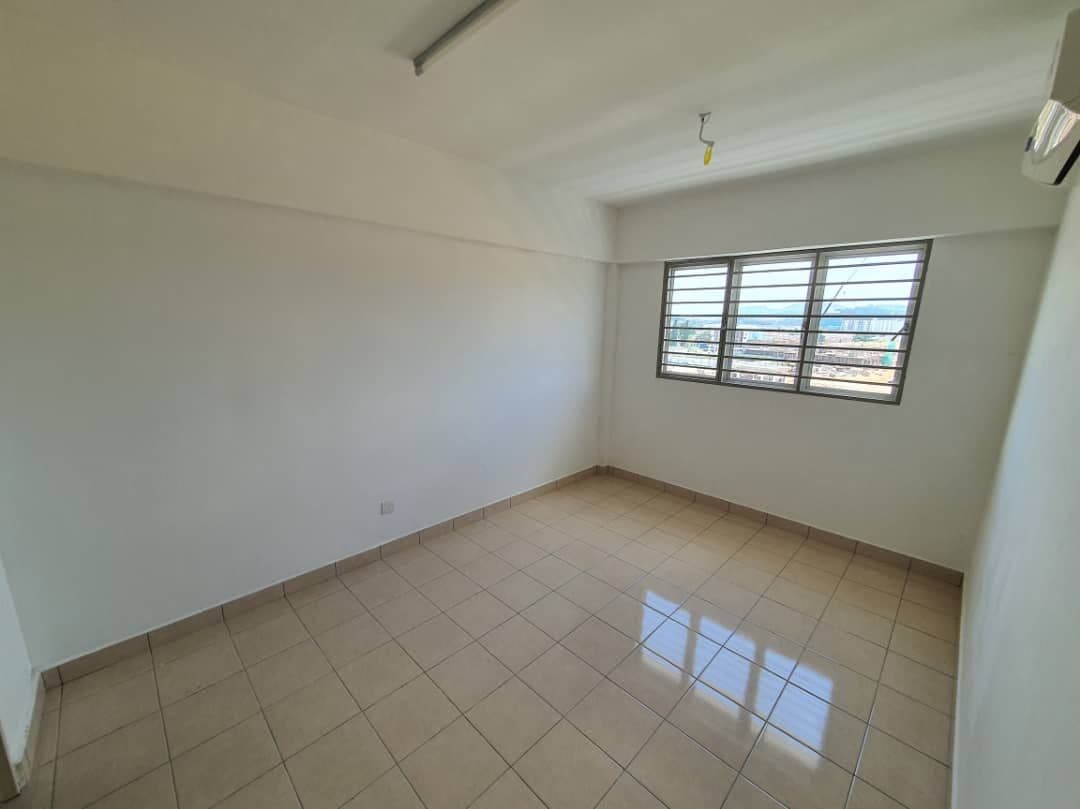Tiara Residence 2, Taman Tiara East, Semenyih - photo 2