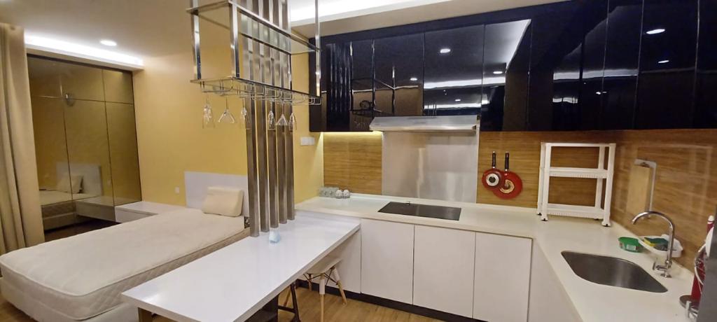 Symphony Tower Studio 330k