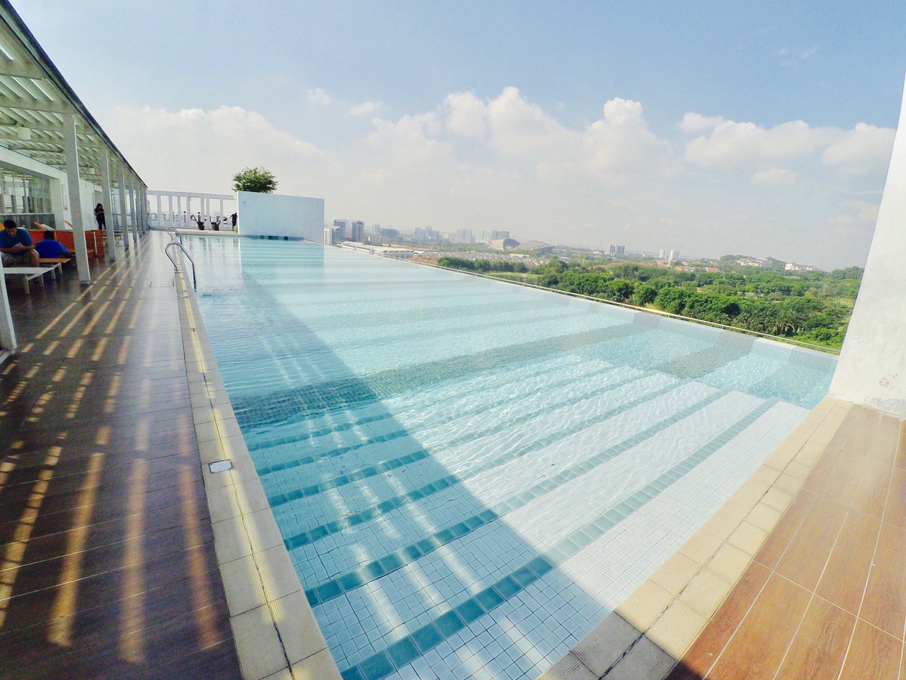 Suria Jelutong Condo Depan Masjid