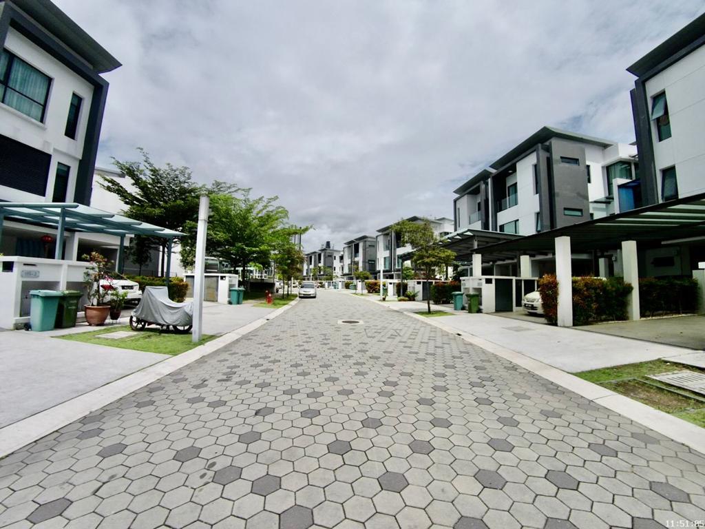 2 Storey Townhouse Sunway Montana - photo 2