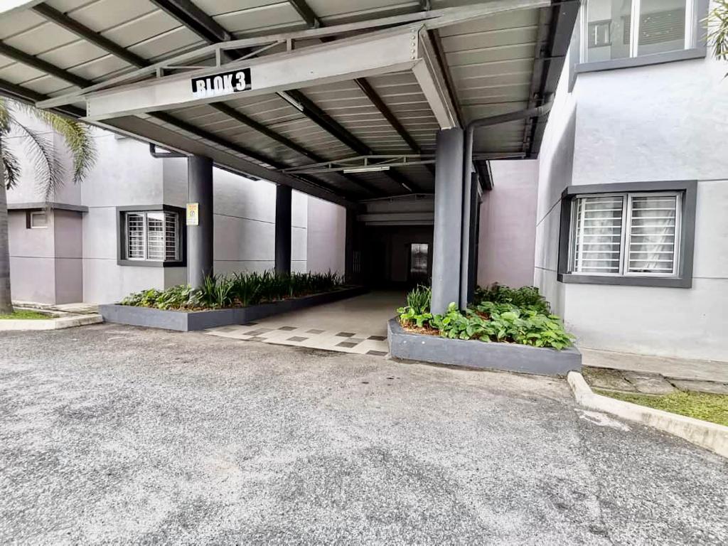 Huge Unit D Camelia Court Nilai Impian Nilai - photo 2