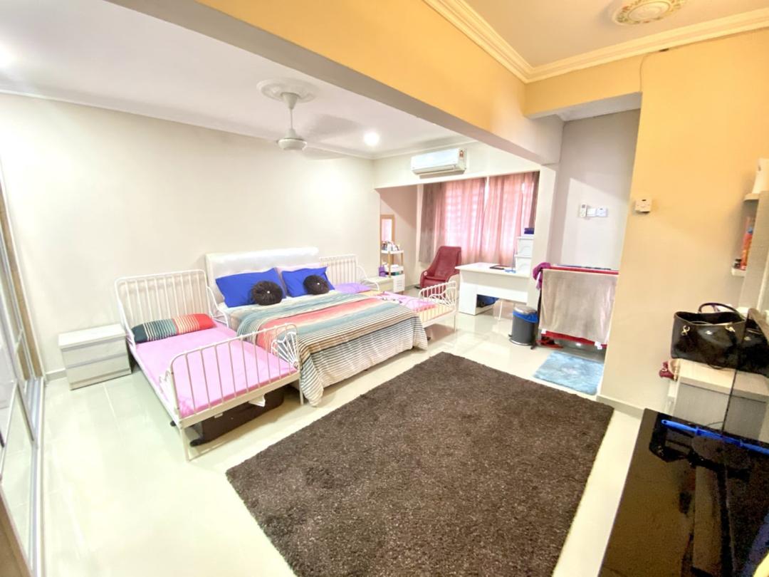 Nice Reno Taman Kinrara 4 Seksyen 4 Puchong - photo 4
