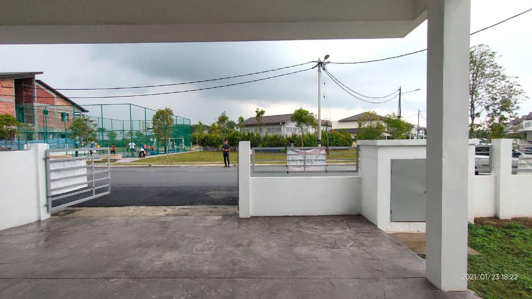 FACING OPEN SEMI D Taman Desiran Bayu Puchong - photo 4