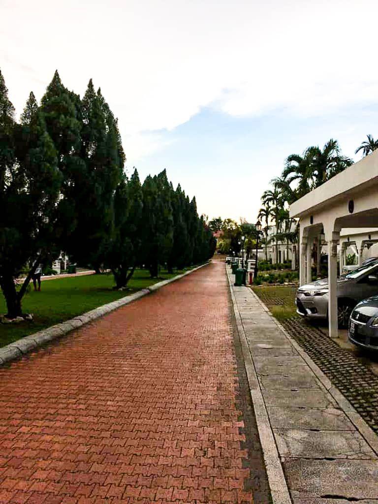 FULLY FURNISHED Townhouse Bandar Country Heights - photo 2