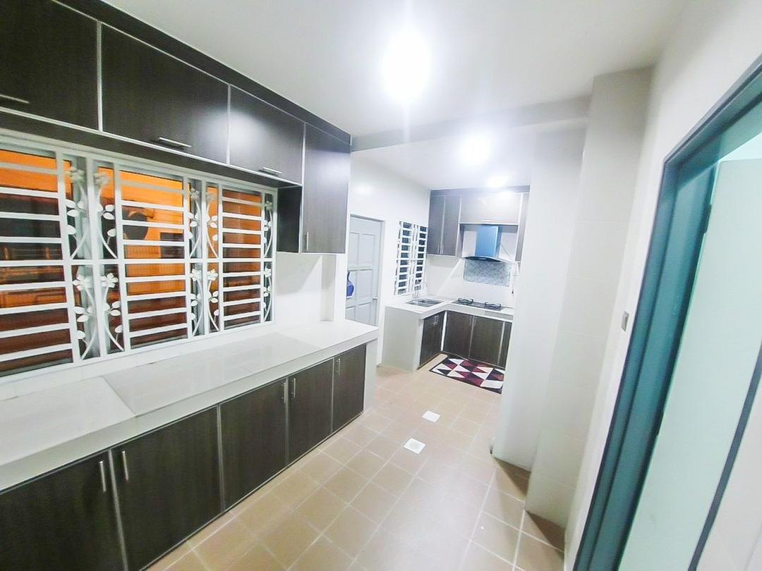 FREEHOLD 3 STOREY NEAR KTM KAJANG - photo 4
